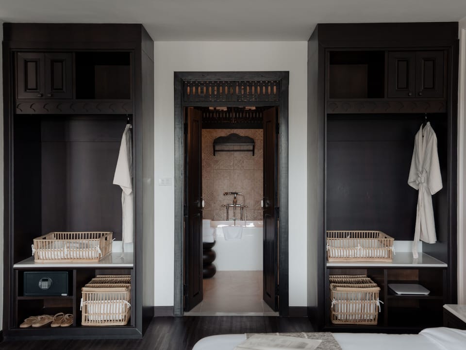 Burirattana Suite | Free minibar, in-room safe, desk, blackout drapes