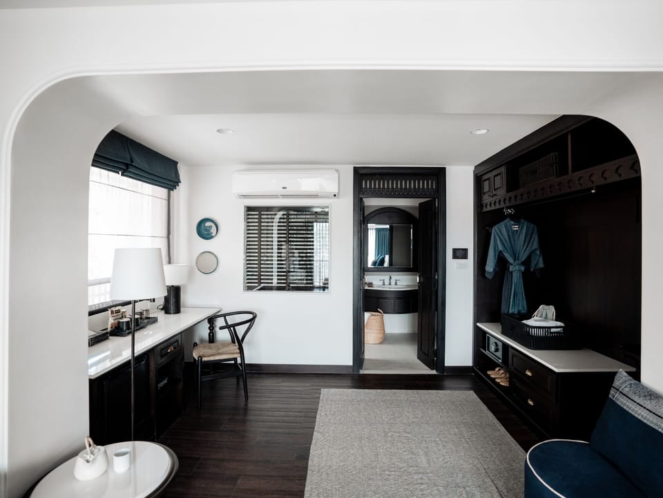 Deluxe with Bathtub Room | Free minibar, in-room safe, desk, blackout drapes