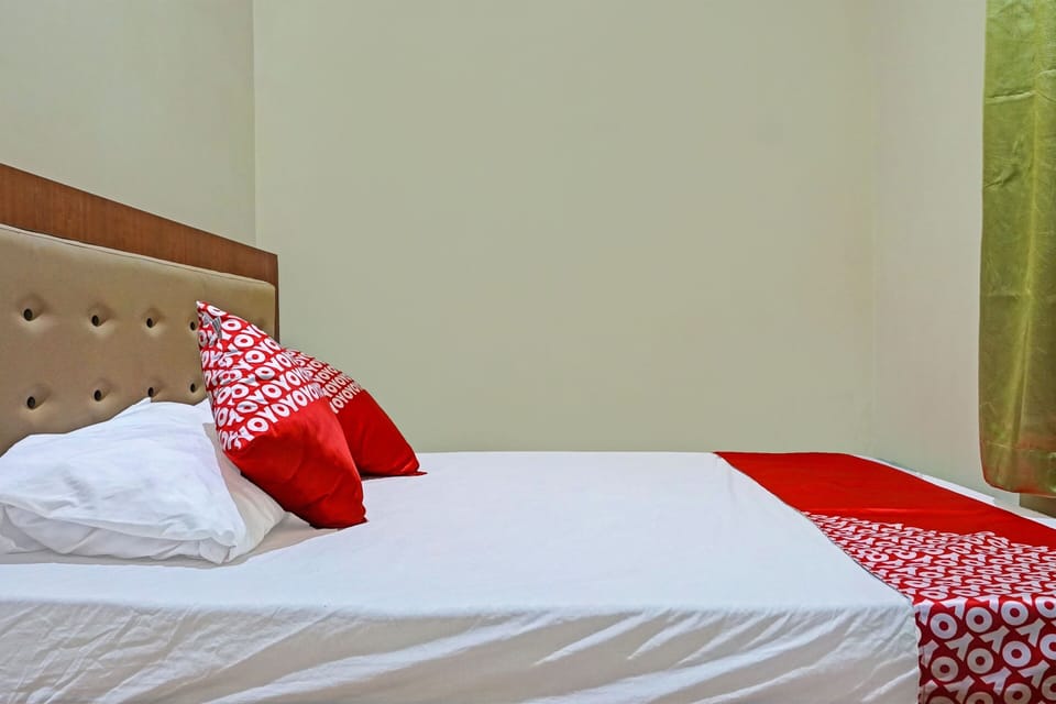 Standard Double Room | Desk, laptop workspace, WiFi (free), bed sheets