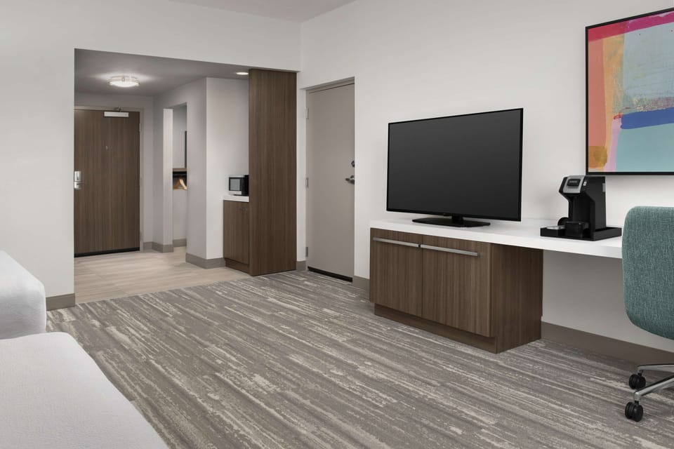 Hypo-allergenic bedding, in-room safe, desk, laptop workspace