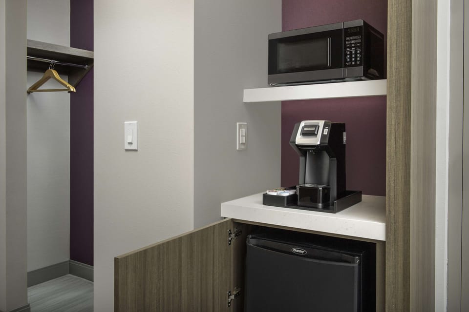 Hypo-allergenic bedding, in-room safe, desk, laptop workspace