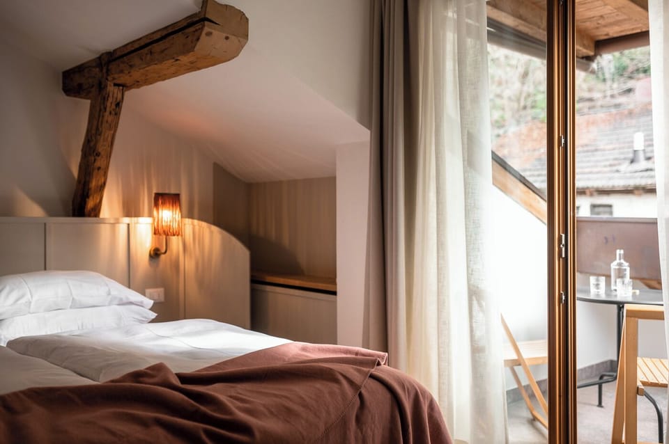 Design Double Room, Balcony | Minibar, in-room safe, individually decorated, individually furnished