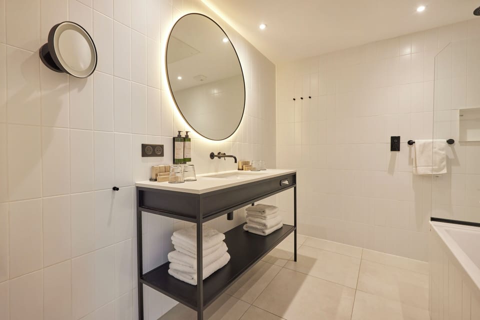 Shower, free toiletries, hair dryer, bathrobes
