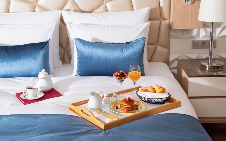 Three Bedroom Deluxe Residential Suite | In-room safe, desk, laptop workspace, soundproofing