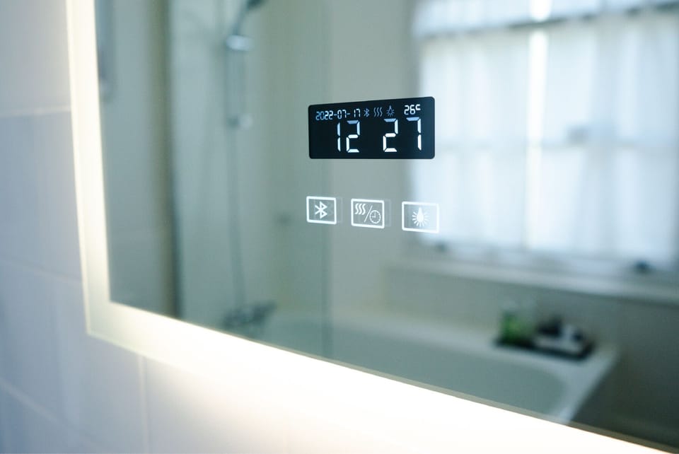 Deluxe Double Room | Bathroom | Free toiletries, hair dryer, bathrobes, slippers