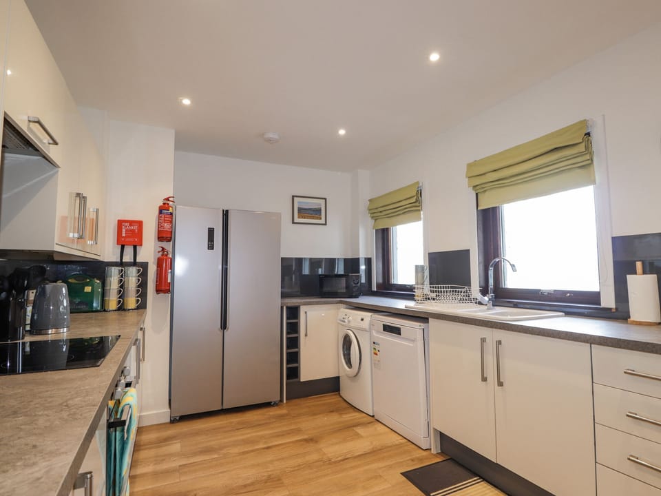 Cottage | Private kitchen | Fridge, dishwasher, electric kettle, toaster