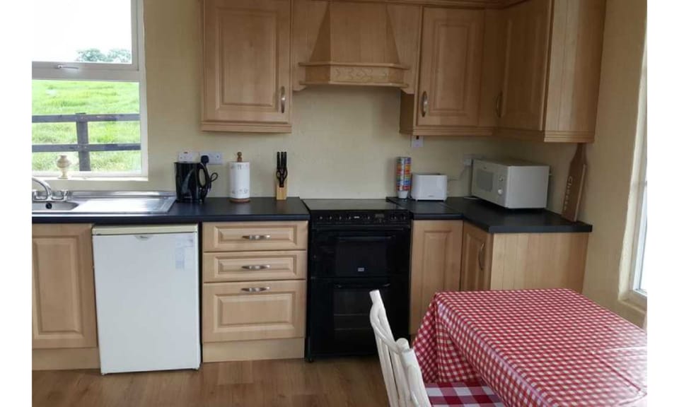 Cottage, 1 Bedroom (The Stable Lodge) | Private kitchen | Electric kettle