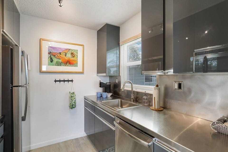House, 2 Bedrooms | Private kitchen | Fridge, coffee/tea maker, toaster