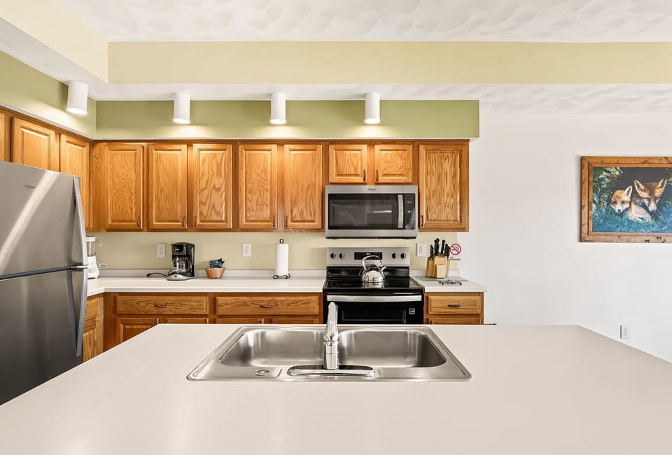 Condo, 4 Bedrooms | Private kitchen | Coffee/tea maker, fridge, oven, toaster