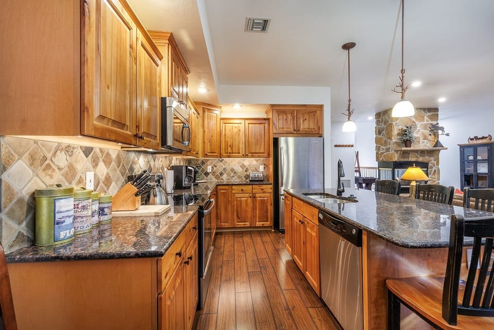 Condo, 4 Bedrooms | Private kitchen | Coffee/tea maker, fridge, oven, toaster
