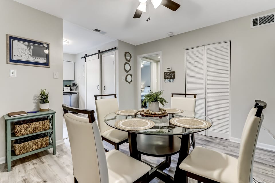 Condo, 2 Bedrooms | Dining