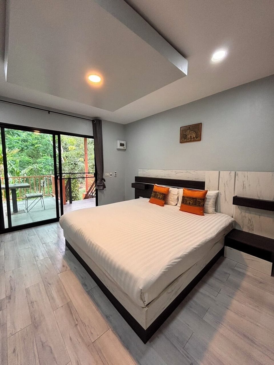 Deluxe Room | Premium bedding, pillowtop beds, minibar, in-room safe