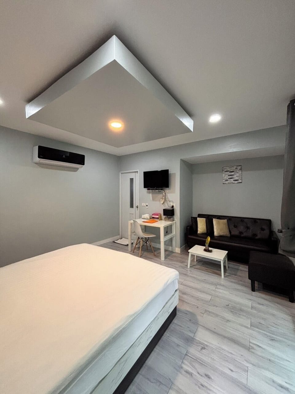 Deluxe Room | Premium bedding, pillowtop beds, minibar, in-room safe