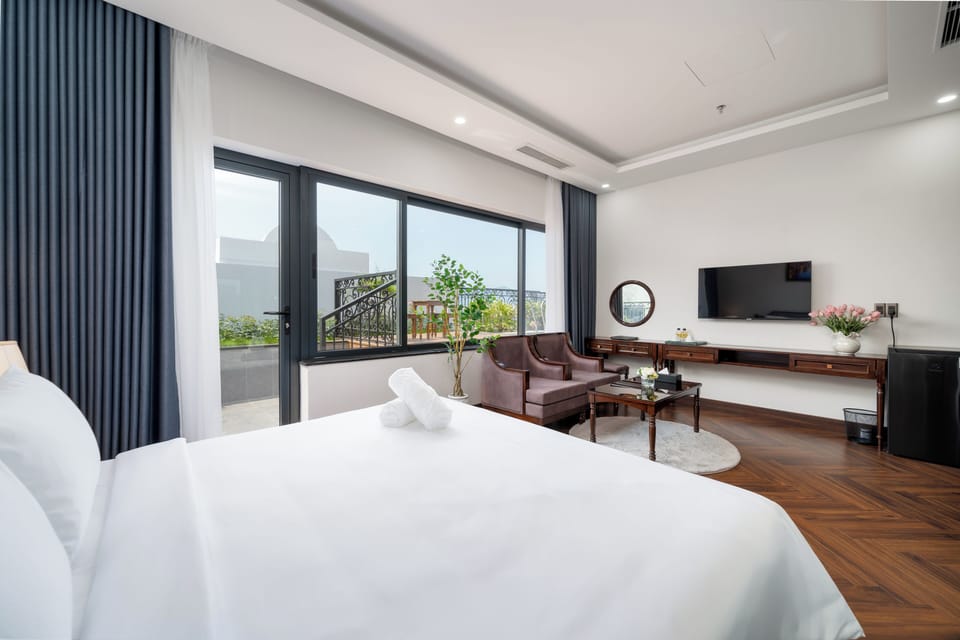 Classic Suite, Balcony, Poolside | View from room