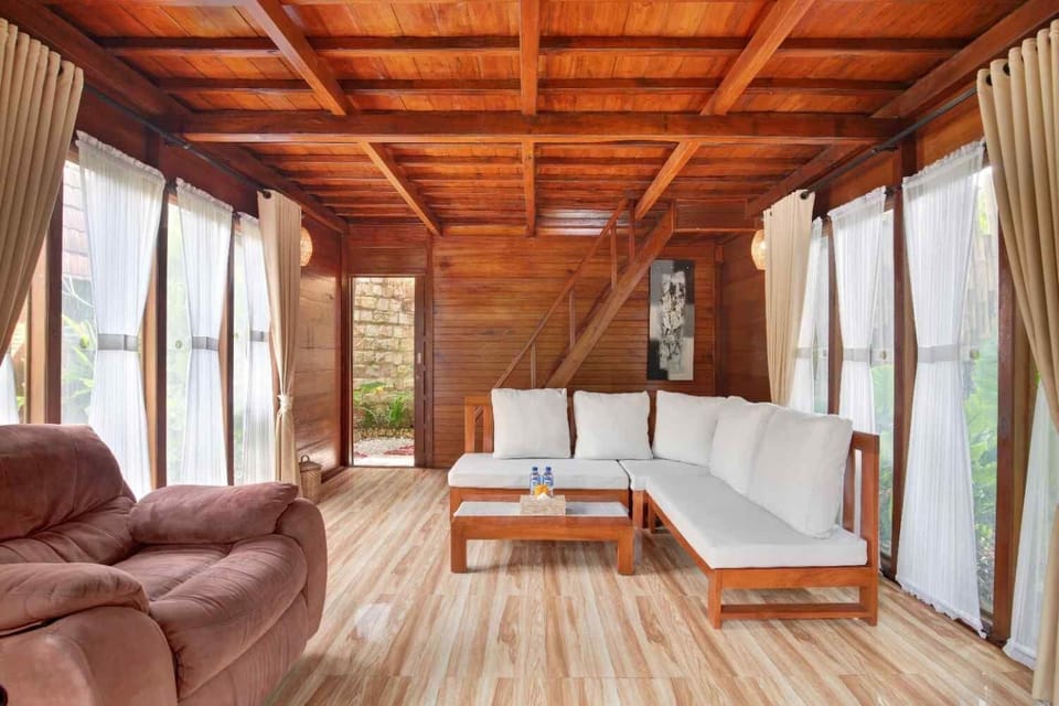 Standard Studio Suite | Living room