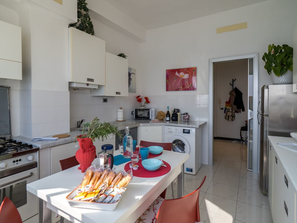 Apartment, 2 Bedrooms, Kitchen | Private kitchen | Coffee/tea maker, electric kettle, toaster
