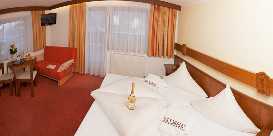 Triple Room (North) | Hypo-allergenic bedding available, in-room safe, WiFi (free), bed sheets