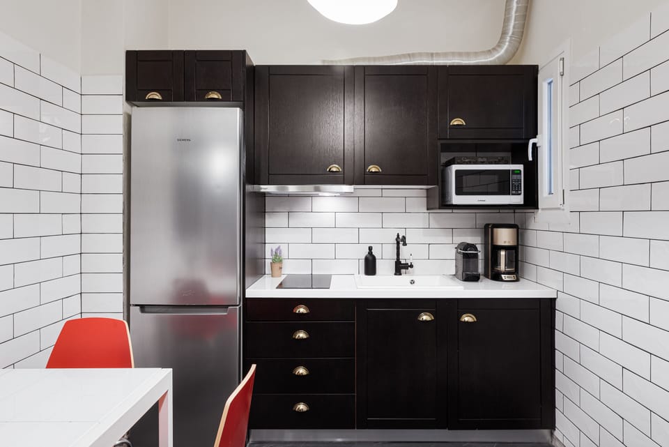 City Apartment | Private kitchen | Fridge, microwave, stovetop, espresso maker