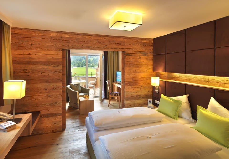 Junior Suite | Premium bedding, minibar, in-room safe, desk