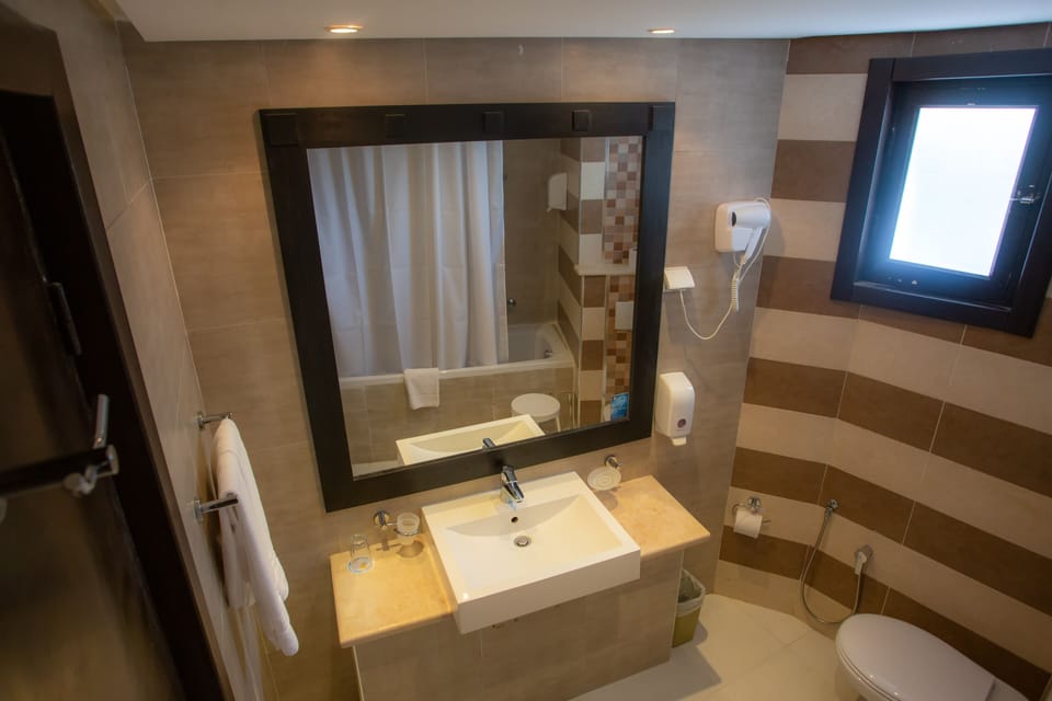 Standard Double Room | Bathroom | Free toiletries, hair dryer, towels
