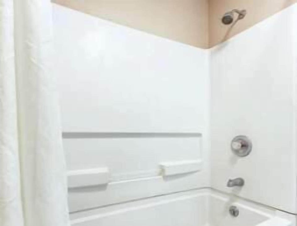 Room, 2 Queen Beds | Bathroom | Combined shower/tub, free toiletries, hair dryer