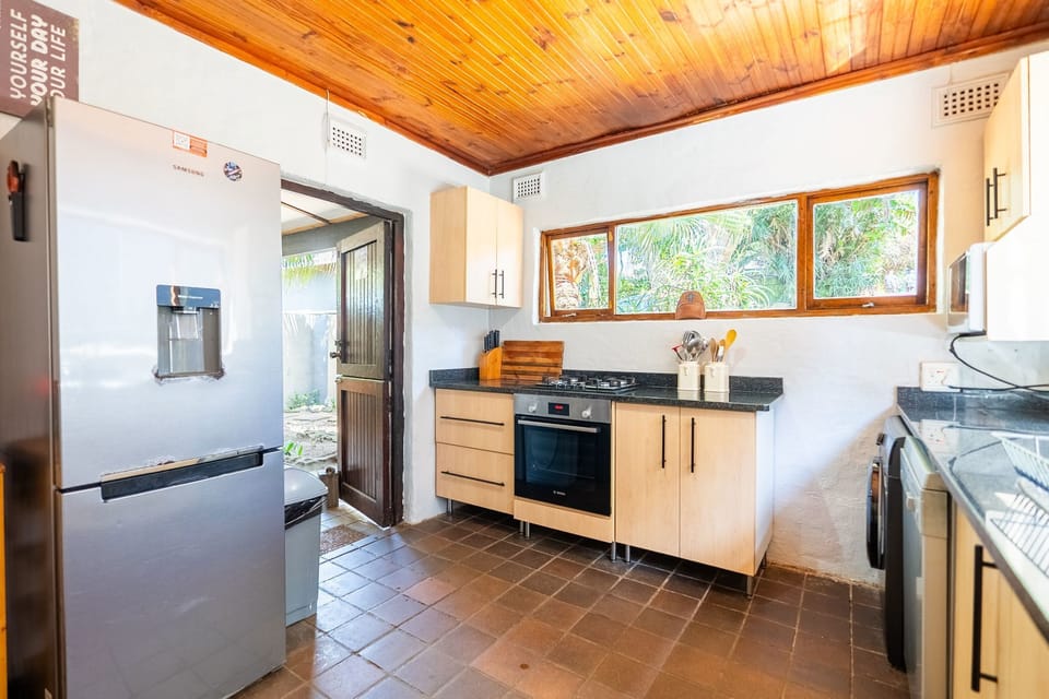 Family House | Private kitchen | Full-size fridge, microwave, oven, stovetop