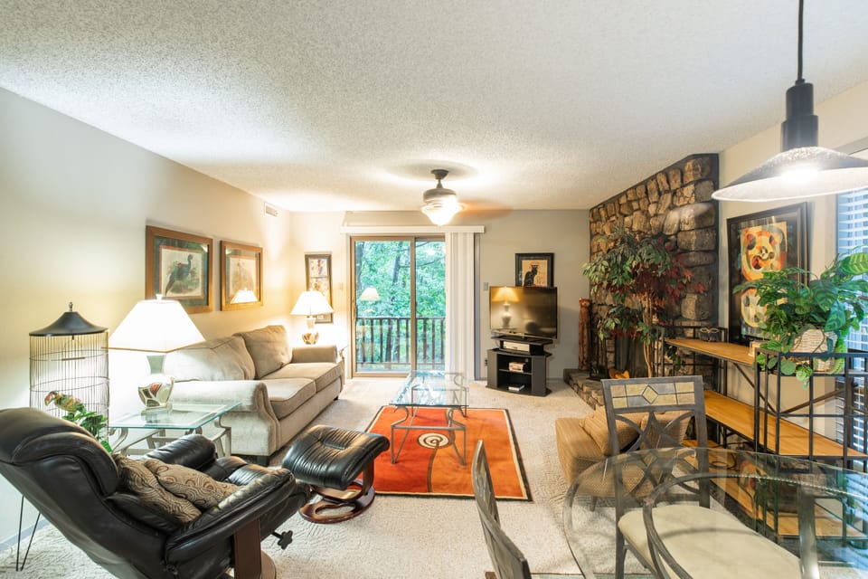 Condo, 2 Bedrooms | Living area | Smart TV