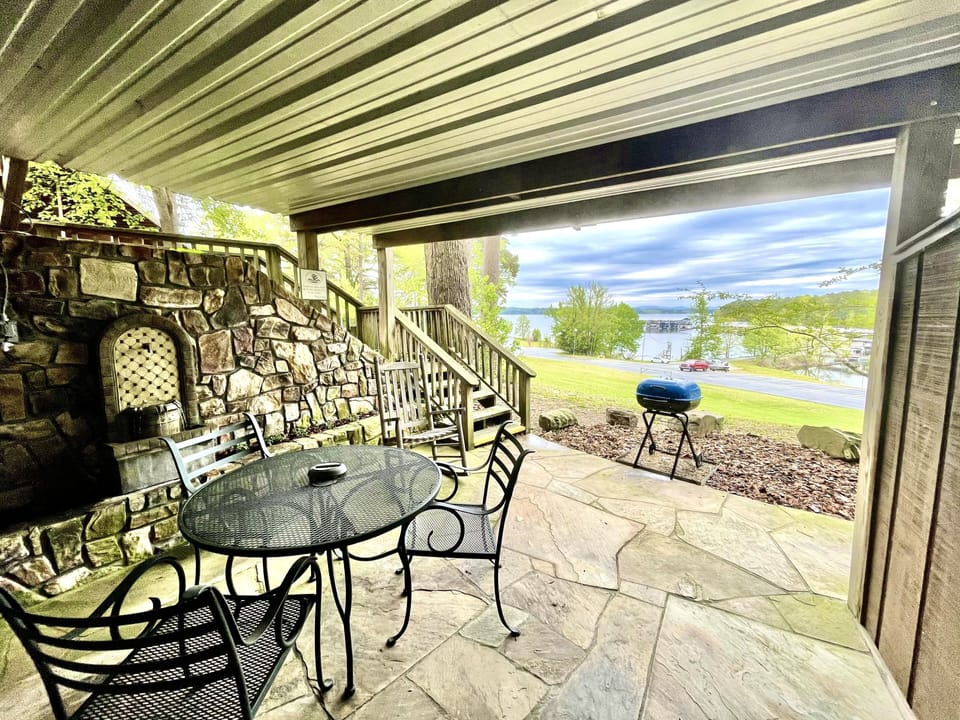 Studio | Outdoor dining