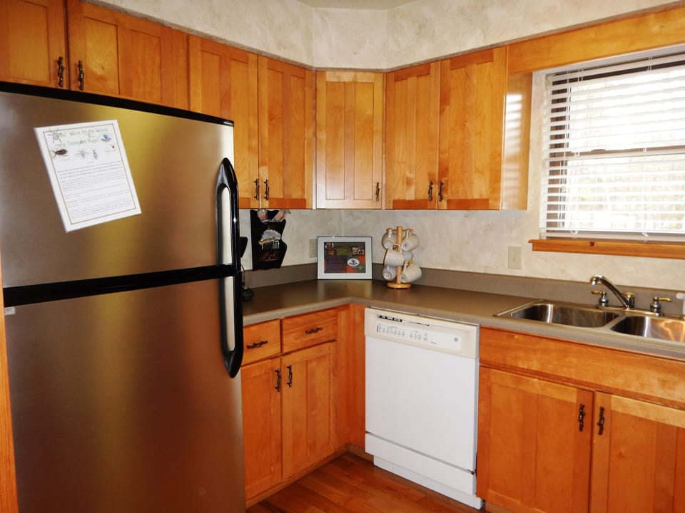 Cottage, 2 Bedrooms | Private kitchen | Fridge, oven, coffee/tea maker, toaster