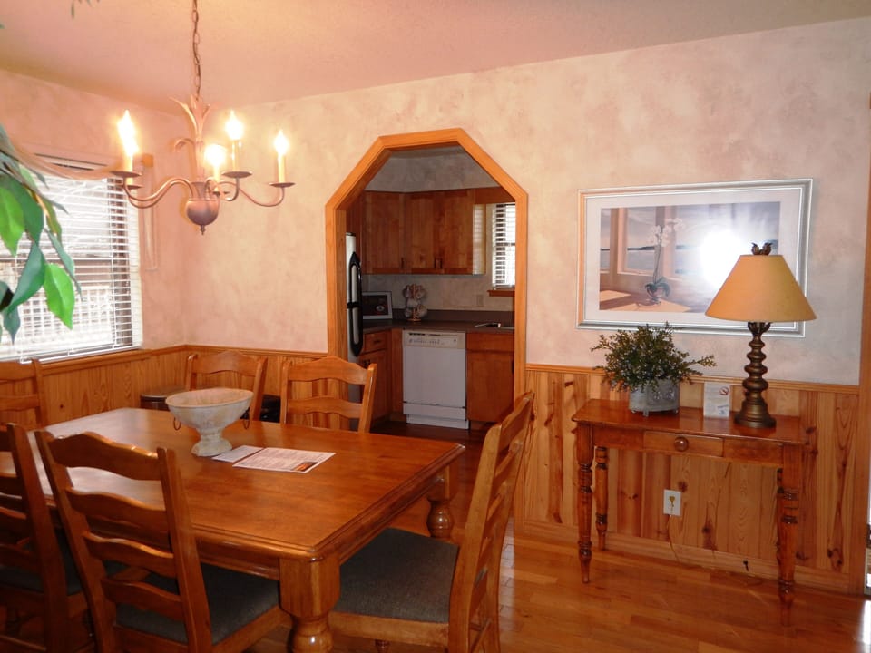 Cottage, 2 Bedrooms | Dining