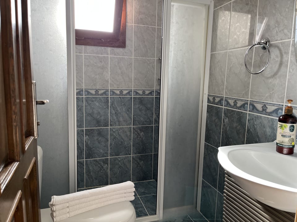 Desk, free WiFi