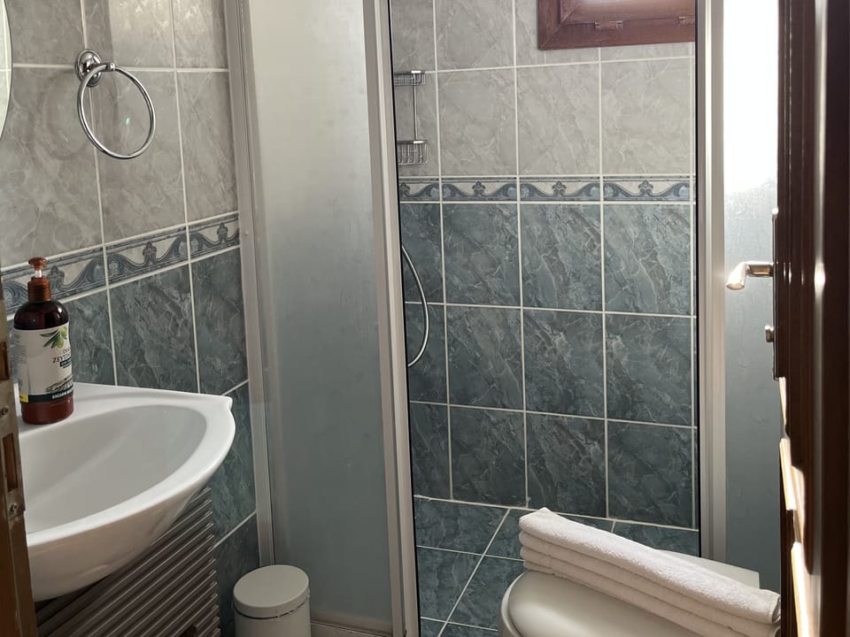 Standard Triple Room | Desk, free WiFi