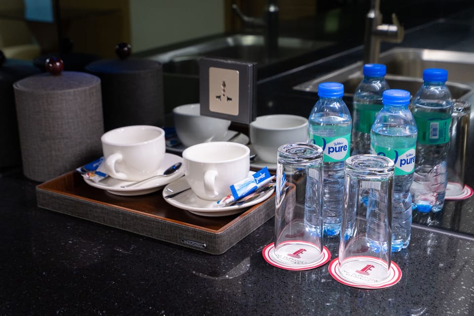 Deluxe Room | Private kitchen | Fridge, microwave, electric kettle, cookware/dishes/utensils