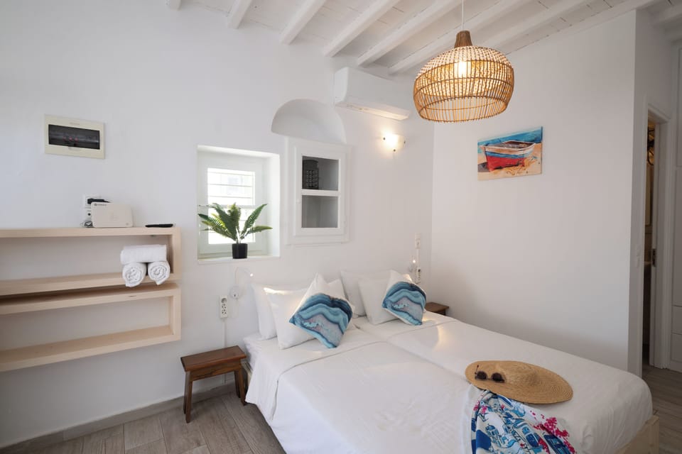 Deluxe Room, 1 Bedroom, Partial Sea View | Memory foam beds, in-room safe, blackout drapes, soundproofing