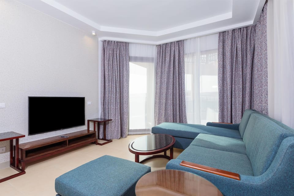 Minibar, in-room safe, blackout drapes, free WiFi