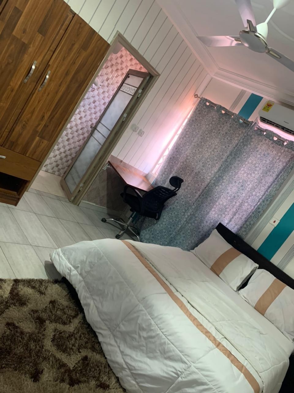 Comfort Double Room Single Use | Premium bedding, memory foam beds, desk, laptop workspace