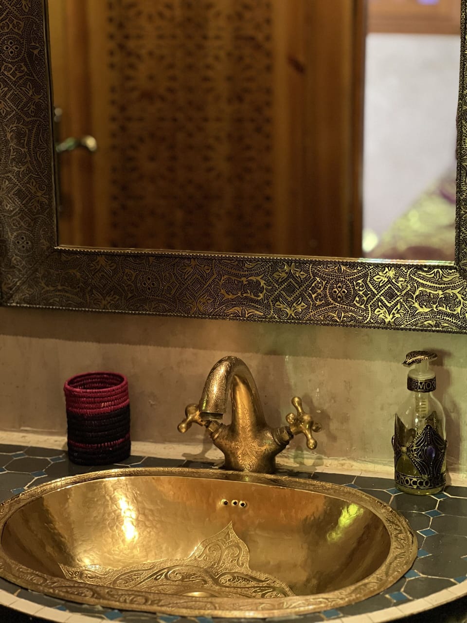 Basic Double Room | Bathroom | Shower, rainfall showerhead, free toiletries, slippers