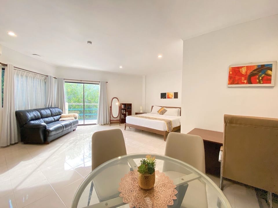 Studio Suite | In-room safe, free WiFi, bed sheets