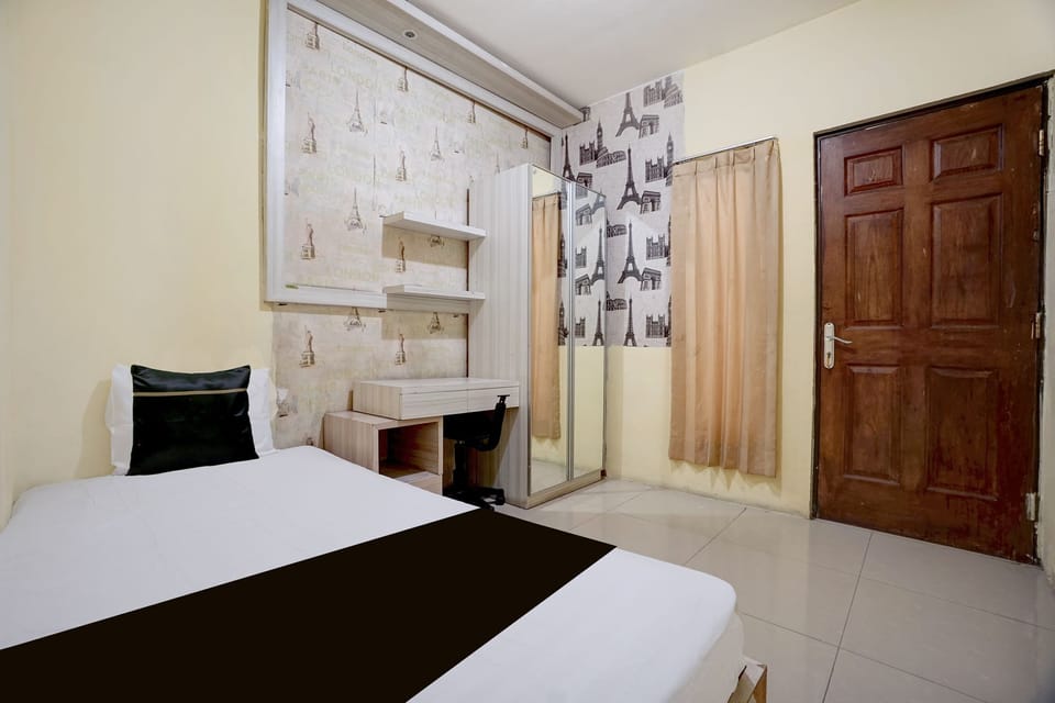 Standard Single Room | Desk, laptop workspace, soundproofing, WiFi (free)
