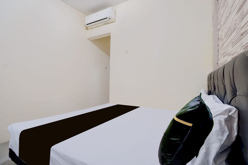 Standard Double Room | Desk, laptop workspace, soundproofing, WiFi (free)