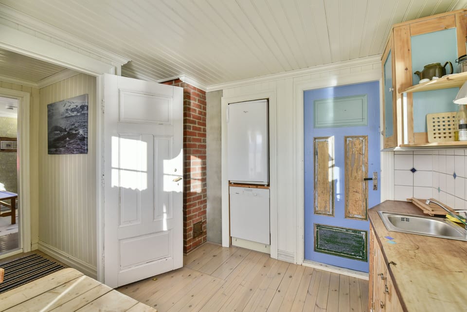 Deluxe Apartment | Private kitchen | Electric kettle, highchair