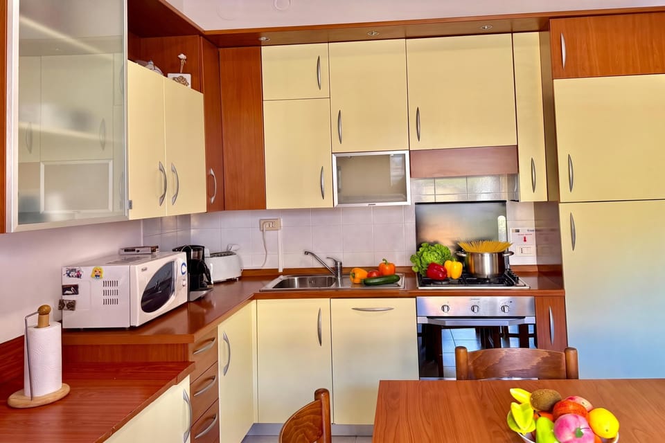 Family Apartment, 2 Bedrooms, Microwave, Mountainside (Casa del Limone) | Private kitchen