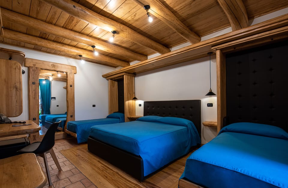 Standard Quadruple Room | Desk, soundproofing, free WiFi, bed sheets