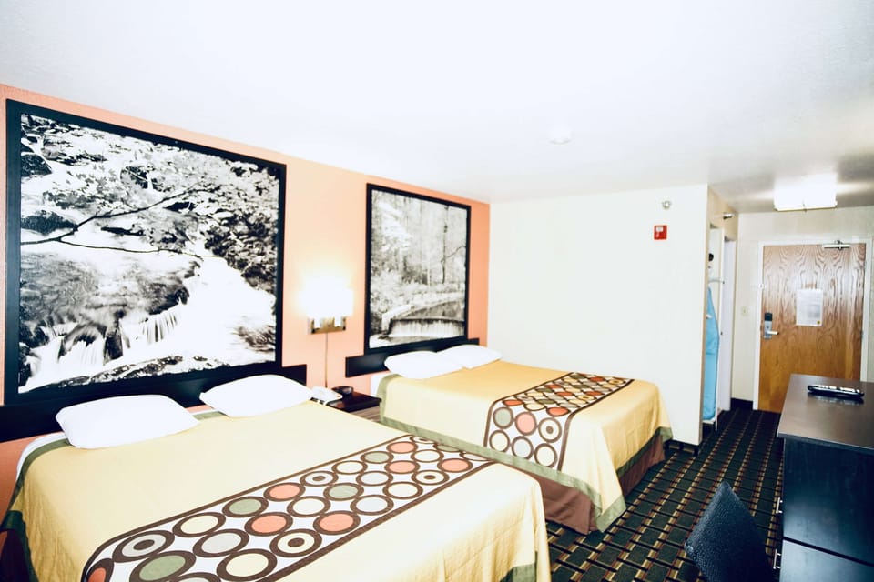 Iron/ironing board, free WiFi, bed sheets