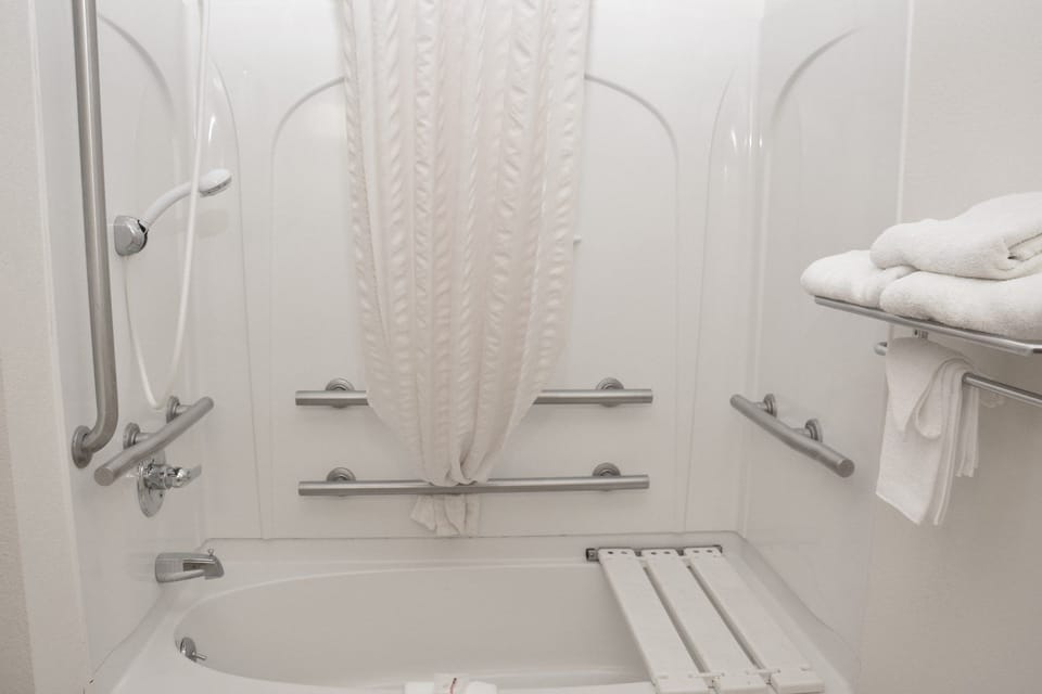 Room, 2 Double Beds, Accessible, Non Smoking (Mobility Accessible) | Bathroom shower