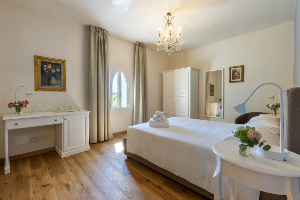 Deluxe Double Room, Garden View | Hypo-allergenic bedding, minibar, free WiFi, bed sheets