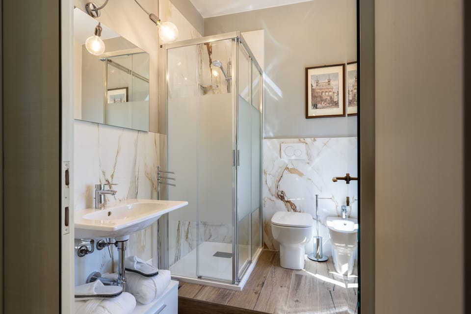 Deluxe Double Room, Garden View | Bathroom | Shower, free toiletries, hair dryer, bidet