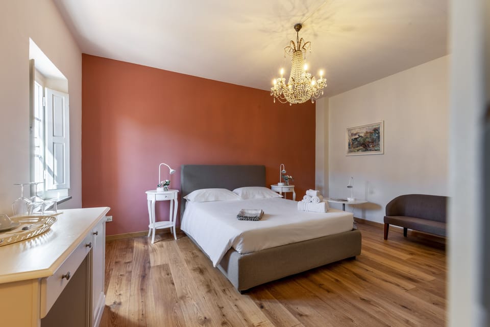 Deluxe Double Room | Hypo-allergenic bedding available, minibar, WiFi (free), bed sheets
