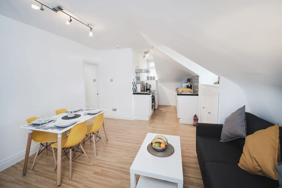 Deluxe Apartment | Dining room