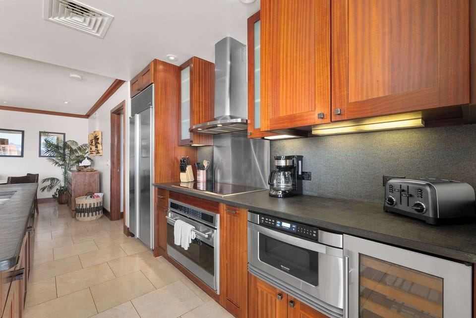Condo, Multiple Beds, Balcony, Ocean View (Hale Kai 2) | Private kitchen | Coffee/tea maker, fridge, microwave, oven
